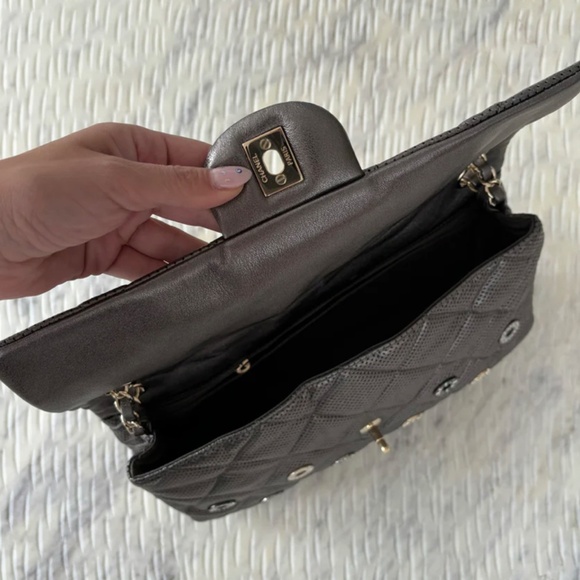 Chanel Paris-Dubai Medal Flap Bag in Embellished Quilted Perforated Lambskin - Picture 11 of 14